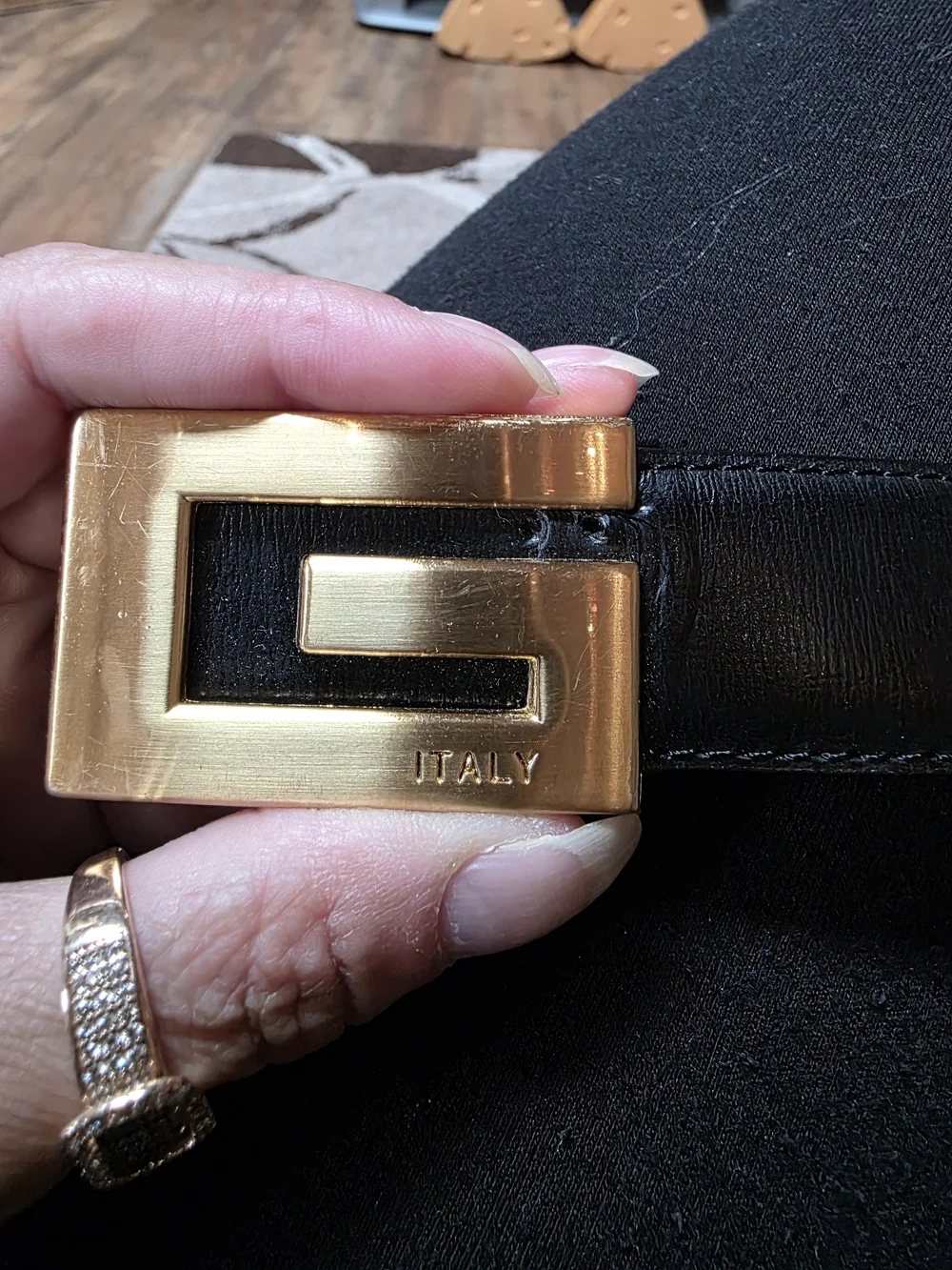 Classic GUESS style with a bold logo buckle that gives it a great Y2K look